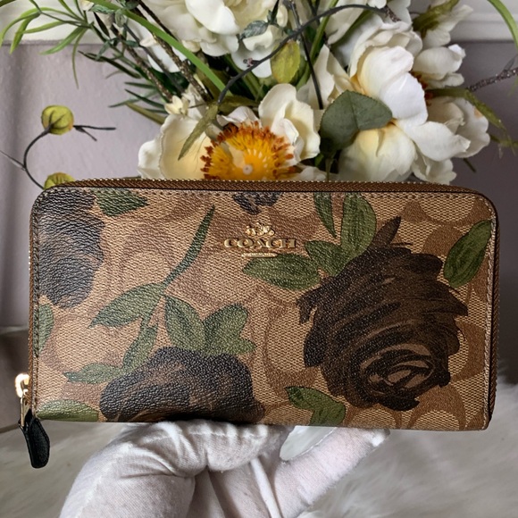 Coach Handbags - 🔥SOLD🔥Coach kaffe Fasset print Floral Women's Wallet